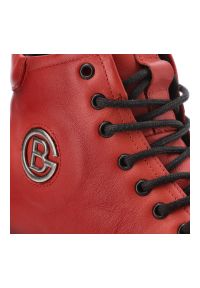 Czerwone Botki Artiker Stylowe Obuwie Na Koturnie. Okazja: na co dzień. Kolor: czerwony. Materiał: skóra. Sezon: zima, jesień. Obcas: na koturnie. Styl: elegancki. Wysokość obcasa: średni #7