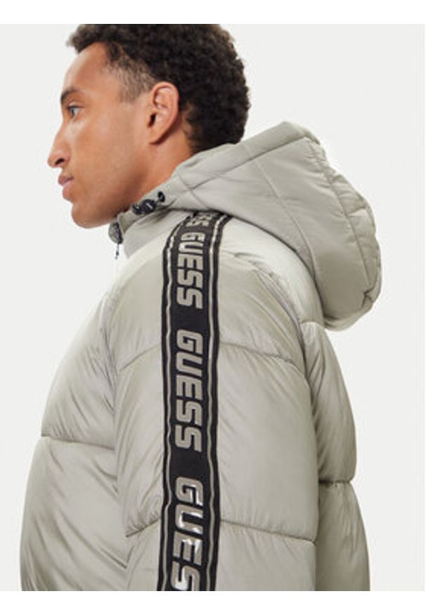 Guess Kurtka zimowa Z5BL17 WO06I Zielony Regular Fit. Kolor: zielony. Materiał: syntetyk. Sezon: zima