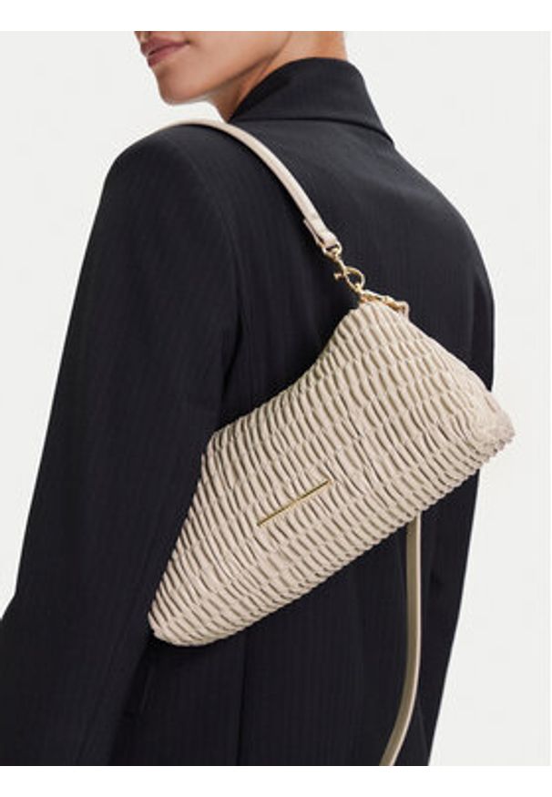 Calvin Klein Torebka Ruched Drop Shoulder Bag LV04K3088G Beżowy. Kolor: beżowy. Materiał: skórzane