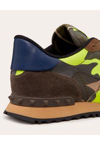 VALENTINO - Sneakersy Camouflage Rockrunner. Kolor: brązowy. Materiał: dresówka, guma. Wzór: moro #4