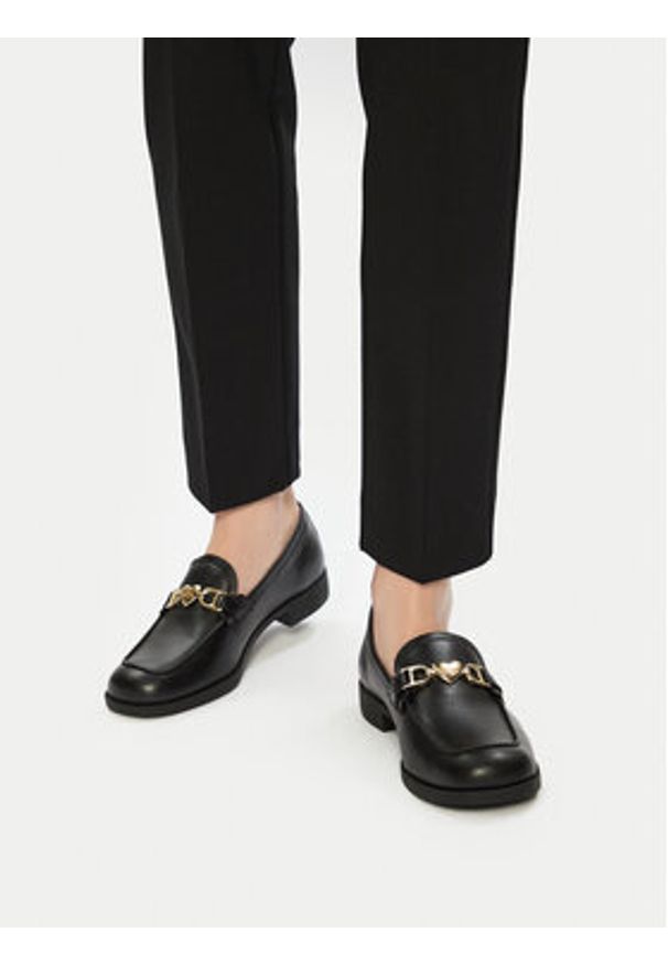Love Moschino - LOVE MOSCHINO Loafersy JA10012G1MIA0000 Czarny. Kolor: czarny. Materiał: skóra