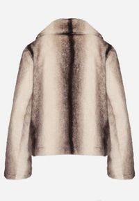 Born2be - Beżowa Jednorzędowa Kurtka Futerko o Krótkim Kroju Lonella. Okazja: na sylwestra, na co dzień, na spacer. Kolor: beżowy. Materiał: futro. Długość: krótkie. Styl: casual, elegancki #4