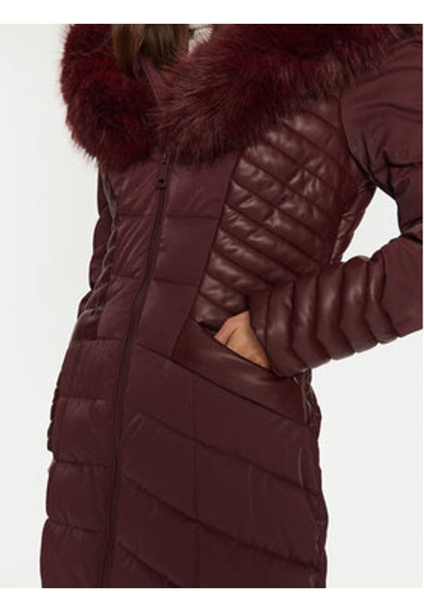Guess Kurtka zimowa New Oxana W4BL61 WGLZ0 Bordowy Regular Fit. Kolor: czerwony. Materiał: syntetyk. Sezon: zima