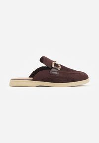 Renee - Brązowe Klapki Mule Ozdobione Klamrą Peromela. Okazja: na co dzień. Kolor: brązowy. Materiał: dzianina. Wzór: aplikacja. Styl: elegancki, casual #3
