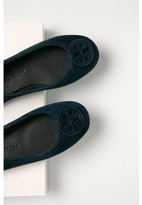 Tory Burch - Baleriny zamszowe. Nosek buta: okrągły. Kolor: niebieski. Materiał: zamsz. Szerokość cholewki: normalna. Obcas: na obcasie. Wysokość obcasa: niski #3
