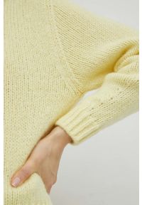 Marc O'Polo sweter wełniany damski kolor żółty. Typ kołnierza: polo. Kolor: żółty. Materiał: wełna. Wzór: ze splotem #5