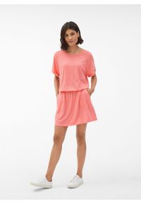 Różowa bawełniana sukienka Juvia. Kolor: różowy. Materiał: bawełna. Długość rękawa: raglanowy rękaw. Styl: elegancki, klasyczny