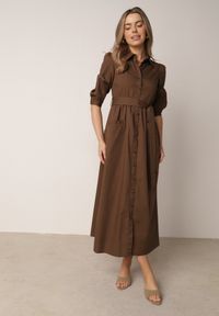 Born2be - Brązowa Rozkloszowana Sukienka Koszulowa w Stylu Retro z Bawełny z Wiązaniem Cirire. Okazja: na co dzień. Kolor: brązowy. Materiał: bawełna. Typ sukienki: koszulowe. Styl: retro #7