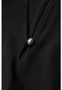 mango - Mango sukienka Almond kolor czarny mini prosta. Typ kołnierza: dekolt hiszpanka. Kolor: czarny. Materiał: włókno. Długość rękawa: długi rękaw. Typ sukienki: proste. Długość: mini #7