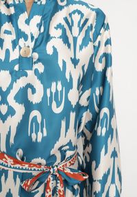 Born2be - Niebieska Sukienka Satynowa o Pudełkowym Fasonie Wiązana w Talii w Ornamentalny Wzór Narosa. Kolor: niebieski. Materiał: satyna #7