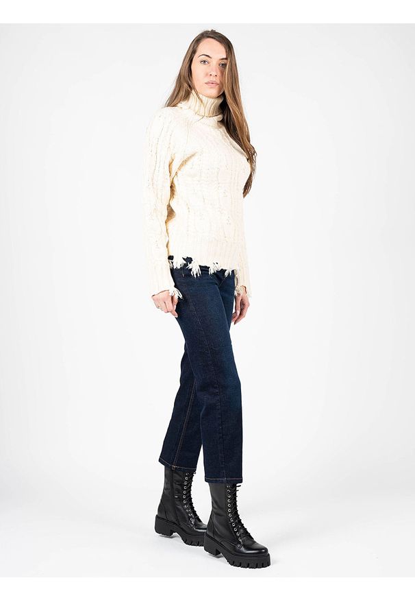 Silvian Heach Sweter | CVA22097LU | Kobieta | Kremowy. Okazja: na co dzień. Typ kołnierza: golf. Kolor: kremowy. Materiał: akryl, wełna, nylon, poliester. Wzór: aplikacja, ze splotem. Styl: casual