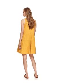 DRYWASH - Krótka sukienka na ramiączkach z falbaną. Kolor: żółty. Materiał: tkanina, bawełna. Długość rękawa: na ramiączkach. Sezon: lato. Styl: wakacyjny. Długość: mini #3