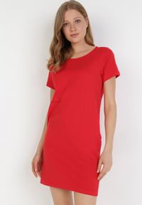 Born2be - Czerwona Sukienka Apheilise. Kolor: czerwony. Długość rękawa: krótki rękaw. Wzór: bez wzorów, kolorowy. Typ sukienki: proste. Długość: mini