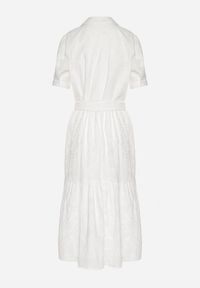 Born2be - Biała Bawełniana Sukienka Ażurowa o Koszulowym Kroju z Paskiem Divione. Okazja: na co dzień, na spacer. Kolor: biały. Materiał: bawełna. Wzór: ażurowy. Typ sukienki: koszulowe. Styl: klasyczny, casual, elegancki #4