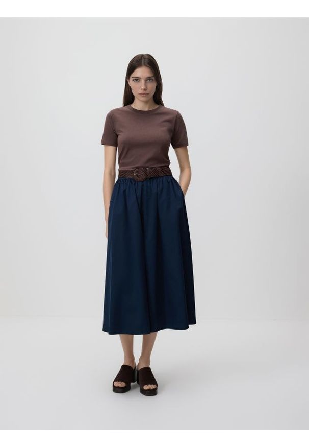 Reserved - Bawełniana spódnica z paskiem - granatowy. Kolor: niebieski. Materiał: bawełna