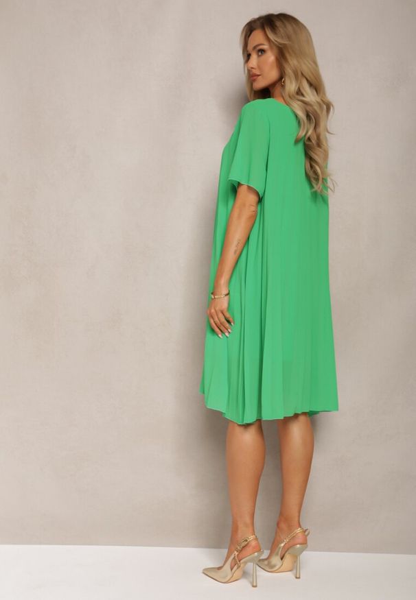 Renee - Zielona Plisowana Sukienka o Rozkloszowanym Kroju Orxiala. Kolor: zielony. Styl: elegancki