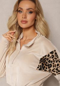 Renee - Beżowy Komplet Dresowy z Weluru z Krótką Bluzą i Spodniami Joggerami z Panterkowym Wzorem Limitta. Kolor: beżowy. Materiał: dresówka, welur #4