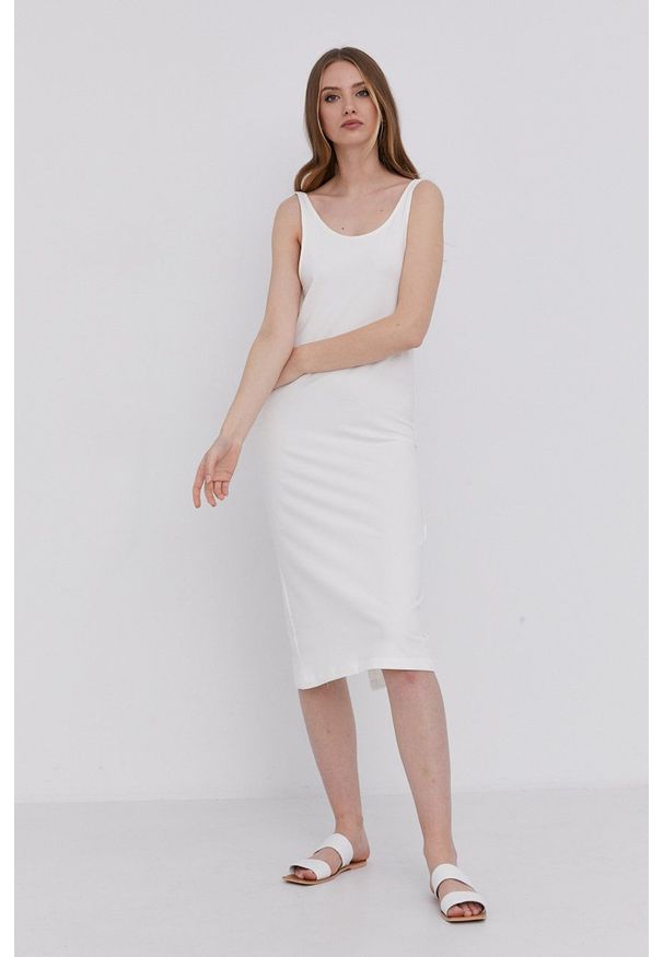 Answear Lab - answear.LAB X Paulina Krupińska Sukienka z certyfikatem OEKO-TEX kolekcja limitowana Ethical Wardrobe. Okazja: na co dzień. Kolor: beżowy. Materiał: dresówka, dzianina, materiał, syntetyk, włókno. Długość rękawa: na ramiączkach. Wzór: gładki. Typ sukienki: proste. Styl: wakacyjny