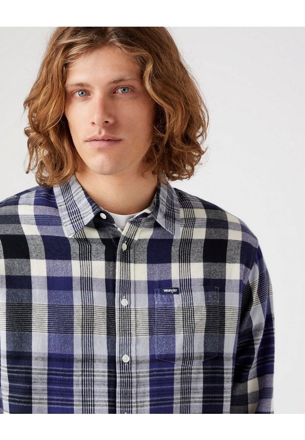 Wrangler - WRANGLER 1 PKT SHIRT MĘSKA KOSZULA W KRATĘ DŁUGI RĘKAW STONE WASH W5D6CNX4Q 112323749. Długość rękawa: długi rękaw. Długość: długie