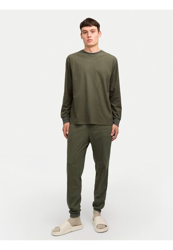 Jack & Jones Piżama Solid 12268536 Zielony Loose Fit. Kolor: zielony. Materiał: syntetyk