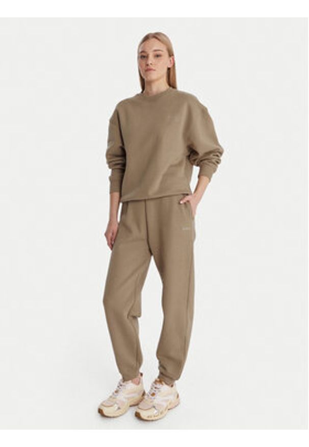 Guess Bluza V6RQ13 K9V31 Beżowy Regular Fit. Kolor: beżowy. Materiał: bawełna