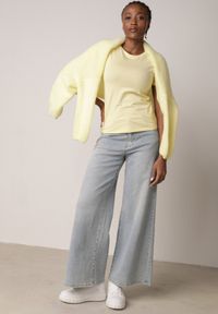 Born2be - Żółty Bawełniany T-shirt w Klasycznym Stylu Nedila. Kolor: żółty. Materiał: bawełna. Długość: długie. Styl: klasyczny #3
