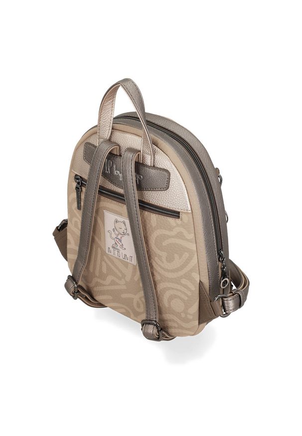 Plecak damski Anekke, z ozdobnym motywem graficznym i metalowym logotypem zamykany na zamek wyposażony w poręczną rączkę regulowane szelki oraz dekor. Kolor: beżowy. Wzór: nadruk. Styl: casual, klasyczny, elegancki