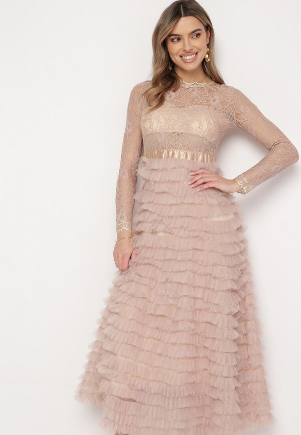 Born2be - Beżowa Maxi Sukienka Rozkloszowana z Koronkową Górą i Tiulowymi Falbankami Firina. Typ kołnierza: kołnierz z falbankami. Kolor: beżowy. Materiał: tiul, koronka. Długość: maxi