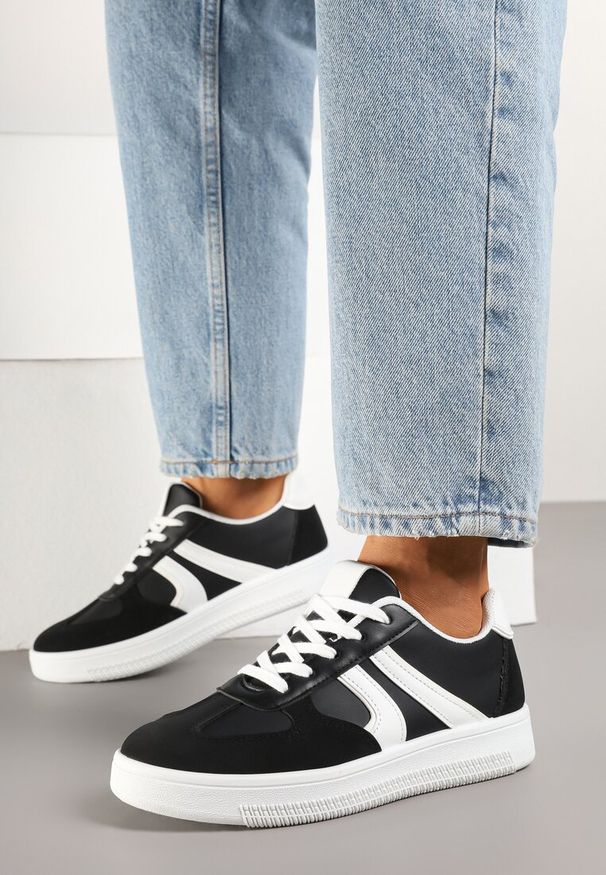 Renee - Czarne Sneakersy Klasyczne Tenisówki Setinora. Nosek buta: okrągły. Kolor: czarny. Materiał: jeans