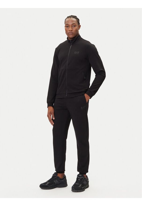 EA7 Emporio Armani Dres 7M000664 AF12501 UC001 Czarny Regular Fit. Kolor: czarny. Materiał: syntetyk