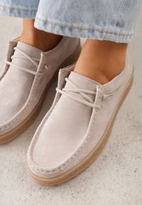 Born2be - Beżowe Zamszowe Półbuty ze Skórzaną Wkładką i Ozdobnymi Przeszyciami Olenos. Okazja: na co dzień. Kolor: beżowy. Materiał: zamsz, skóra. Styl: casual #5