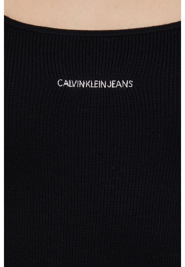 Calvin Klein Jeans Sukienka kolor czarny mini dopasowana. Kolor: czarny. Materiał: dzianina. Długość rękawa: długi rękaw. Wzór: gładki. Typ sukienki: dopasowane. Długość: mini