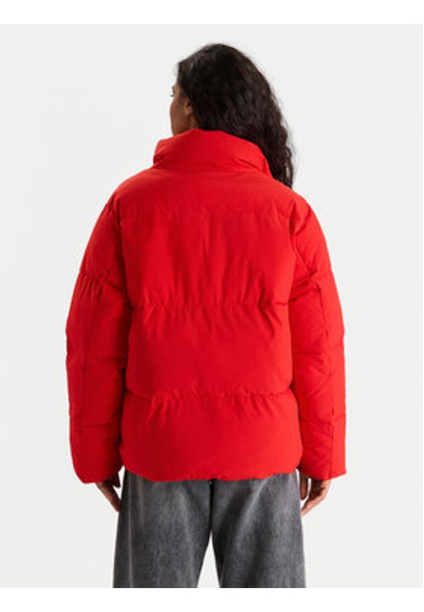 Mustang Kurtka zimowa Gillian 1016744 Czerwony Relaxed Fit. Kolor: czerwony. Materiał: syntetyk. Sezon: zima