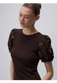 Reserved - Bluzka z dodatkiem modalu - ciemnobrązowy. Kolor: brązowy. Materiał: dzianina, bawełna #1