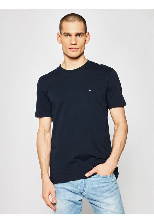 Calvin Klein T-Shirt Logo Embroidery K10K104061 Granatowy Regular Fit. Kolor: niebieski. Materiał: bawełna