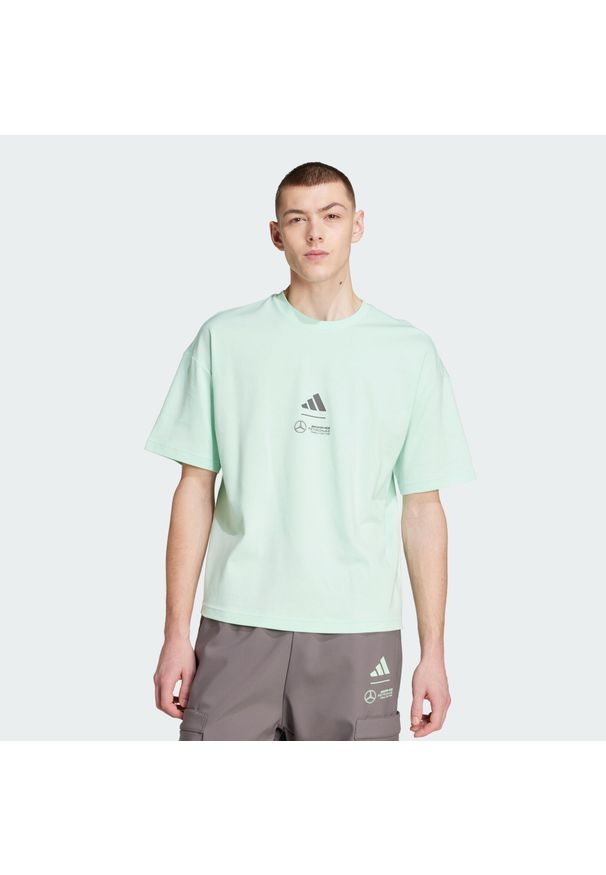 Adidas - Koszulka Mercedes - AMG Petronas Formula One Team Premium Woven. Kolor: zielony, fioletowy, wielokolorowy. Materiał: materiał. Sport: fitness