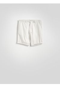 Reserved - Szorty z domieszką lnu - beżowy. Kolor: beżowy. Materiał: len #1