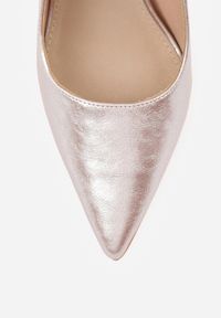 Renee - Złote Eleganckie Szpilki Slingback VICES z Wkładką ze Skóry Naturalnej Madede. Okazja: na randkę, na wesele, na ślub cywilny, na imprezę. Nosek buta: szpiczasty. Zapięcie: pasek. Kolor: złoty. Materiał: skóra. Obcas: na szpilce. Styl: elegancki #4