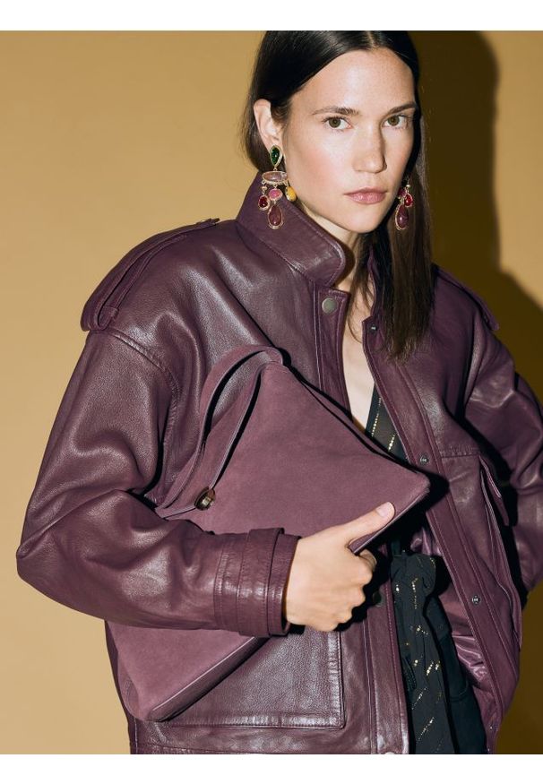 Reserved - Zamszowa torebka na ramię - mahoniowy. Kolor: brązowy. Materiał: zamszowe. Rodzaj torebki: na ramię