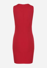 Born2be - Czerwona Ołówkowa Sukienka Bez Rękawów z Wiskozą Nelazira. Okazja: na co dzień. Kolor: czerwony. Materiał: wiskoza. Długość rękawa: bez rękawów. Typ sukienki: ołówkowe. Styl: casual, elegancki, klasyczny #6