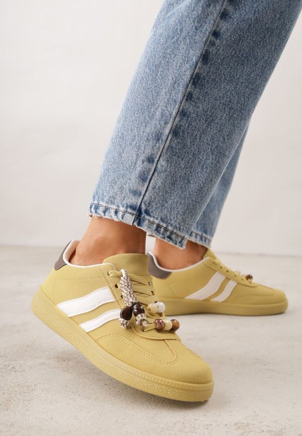 Born2be - Żółte Sneakersy w Stylu Tenisówek z Koralikami Charnara. Okazja: na co dzień. Kolor: żółty. Materiał: dresówka. Wzór: aplikacja