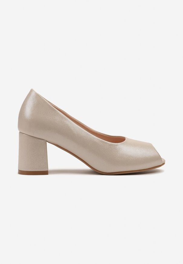 Born2be - Beżowe Czółenka na Obcasie Typu Peep Toe ze Skórzaną Wkładką Reviae. Okazja: na co dzień, na spotkanie biznesowe. Nosek buta: otwarty. Kolor: beżowy. Materiał: skóra. Obcas: na obcasie. Styl: biznesowy, klasyczny, casual. Wysokość obcasa: średni