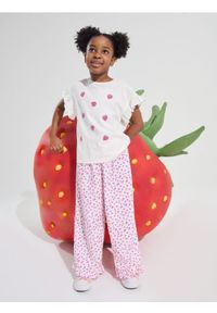 Sinsay - Spodnie tkaninowe w truskawki z falbanką - wielobarwny. Materiał: tkanina #1