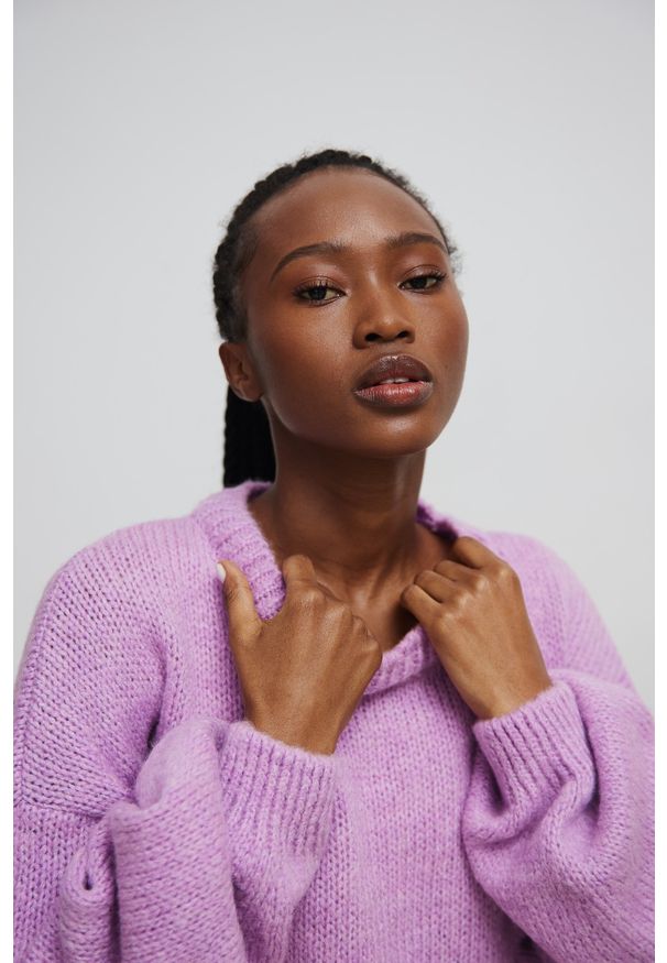 Marsala - Sweter oversize z bufiastymi rękawami LILA DREAM - RIVERO. Okazja: na co dzień. Materiał: wełna, akryl. Sezon: zima, lato, jesień, wiosna. Styl: casual