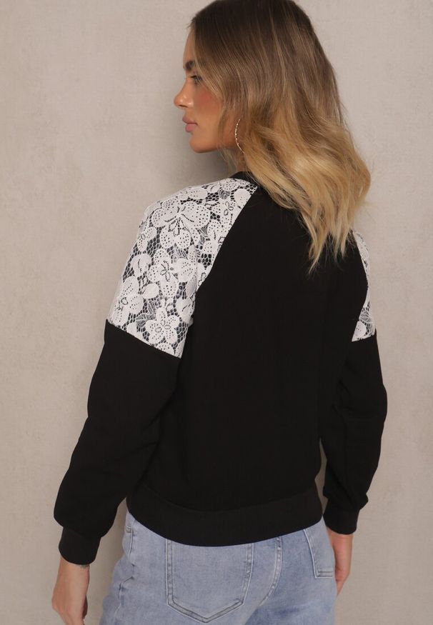 Renee - Czarna Bluza z Bawełną z Koronkowymi Wstawkami Xommea. Okazja: na co dzień. Kolor: czarny. Materiał: koronka, bawełna. Wzór: koronka. Styl: casual, sportowy