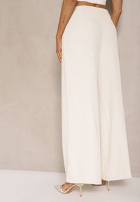 Renee - Jasnobeżowe Garniturowe Szerokie Spodnie High Waist Karmoi. Stan: podwyższony. Kolor: beżowy. Styl: elegancki, klasyczny