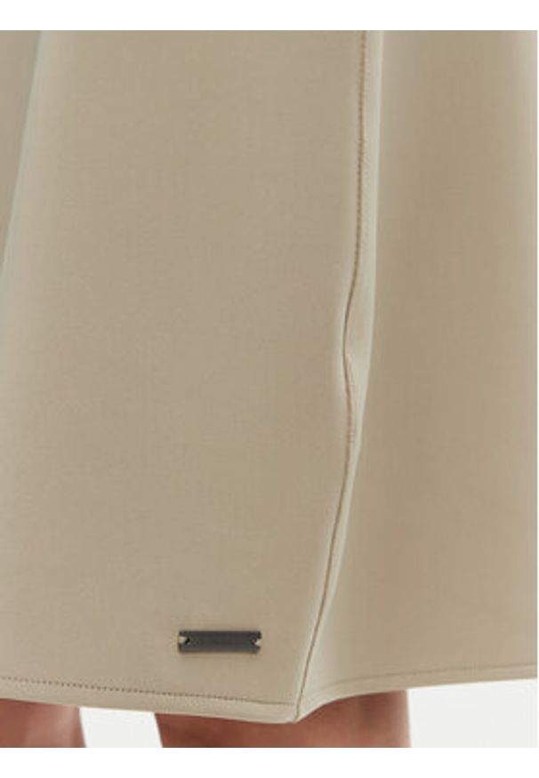 Calvin Klein Sukienka codzienna K20K208151 Beżowy Regular Fit. Okazja: na co dzień. Kolor: beżowy. Materiał: syntetyk. Typ sukienki: proste. Styl: casual
