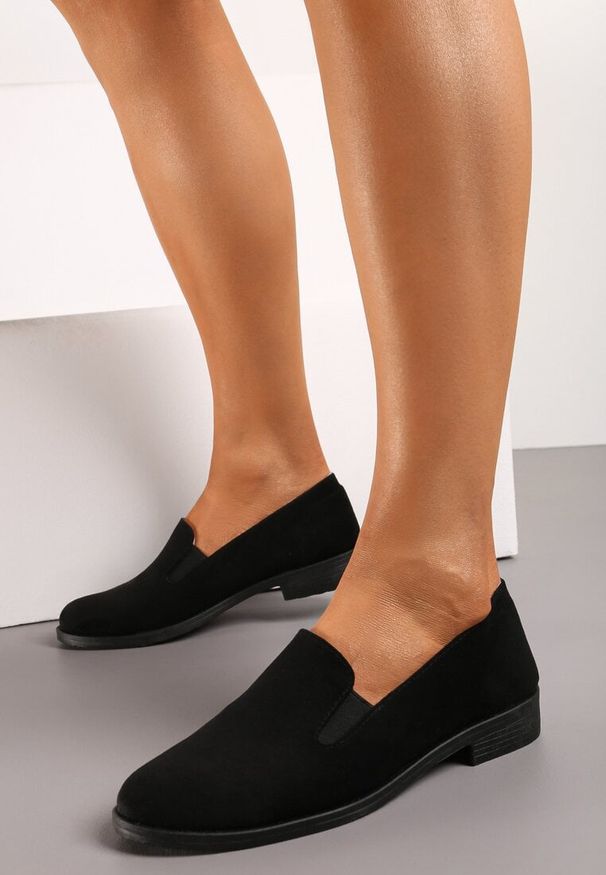 Born2be - Czarne Mokasyny Loafersy z Imitacji Zamszu Valtoria. Kolor: czarny. Materiał: zamsz. Obcas: na obcasie. Styl: klasyczny. Wysokość obcasa: niski