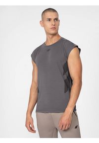 4f - Tank top treningowy szybkoschnący męski. Kolor: szary. Materiał: włókno, elastan, dzianina, materiał. Długość rękawa: bez rękawów. Sport: fitness