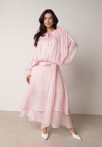 Born2be - Różowa Szyfonowa Sukienka Koktajlowa o Rozkloszowanym Kroju Thagune. Okazja: na randkę. Kolor: różowy. Materiał: szyfon. Styl: wizytowy #4